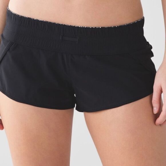 Lululemon Reversible Surf Short II 6 Freckle Flower Black White & Black - Picture 4 of 16